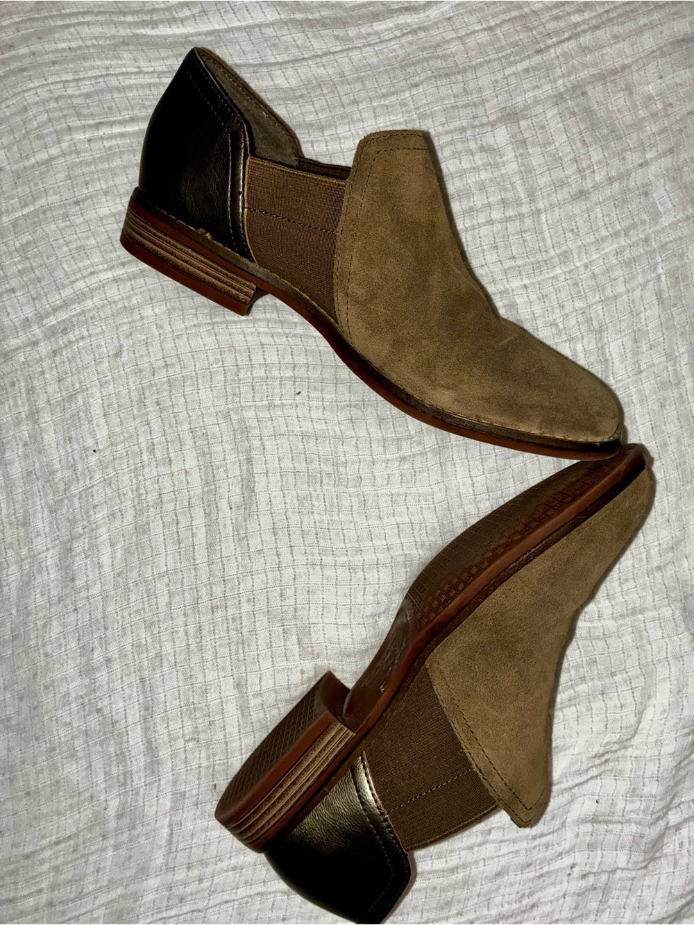 Clarks Collection Camzin Step Loafer Booties Dark Olive Suede Women's Size 8.5